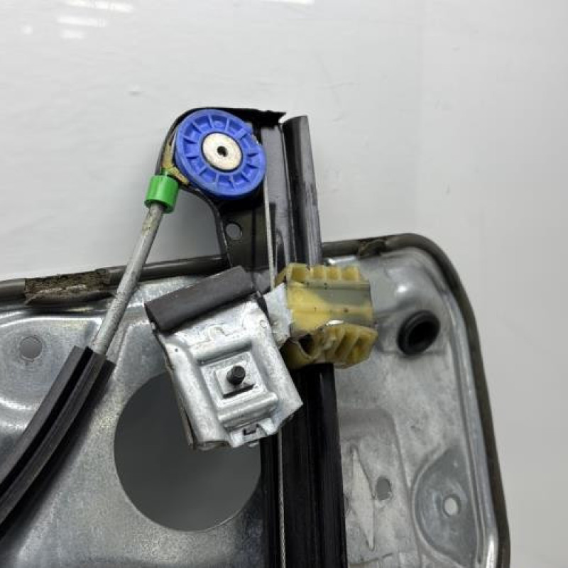 Leve vitre electrique avant gauche VOLKSWAGEN POLO 4 Photo n°8