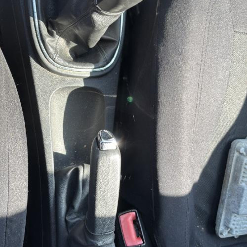 Calandre OPEL CORSA D Photo n°13