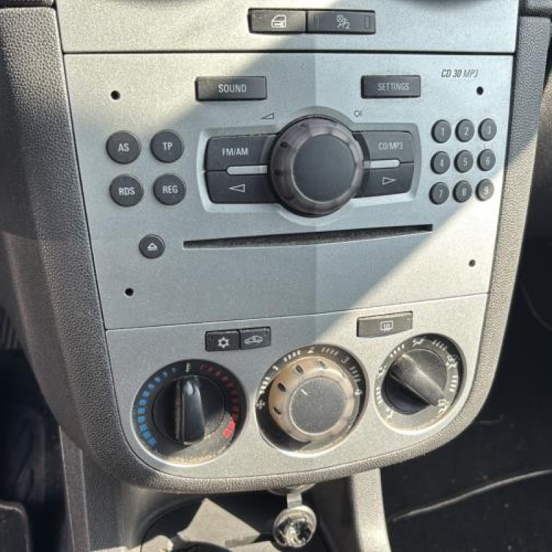 Calandre OPEL CORSA D Photo n°14