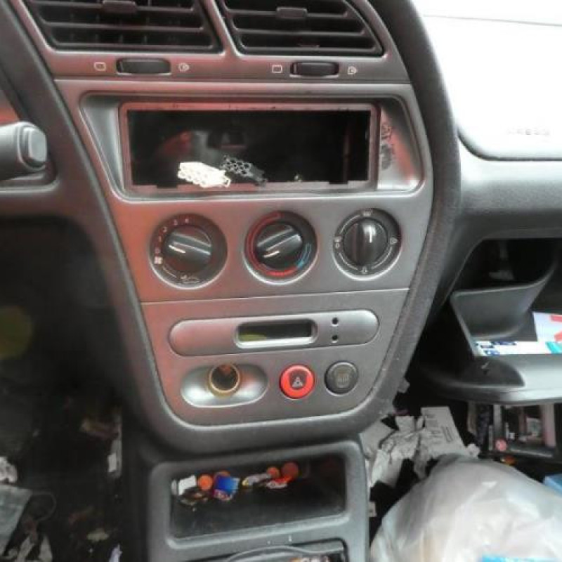 Vitre arriere gauche PEUGEOT 306 Photo n°6