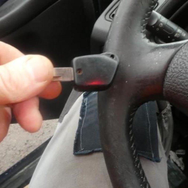 Vitre avant droit PEUGEOT 306 Photo n°6