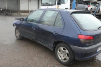 Vitre avant droit PEUGEOT 306