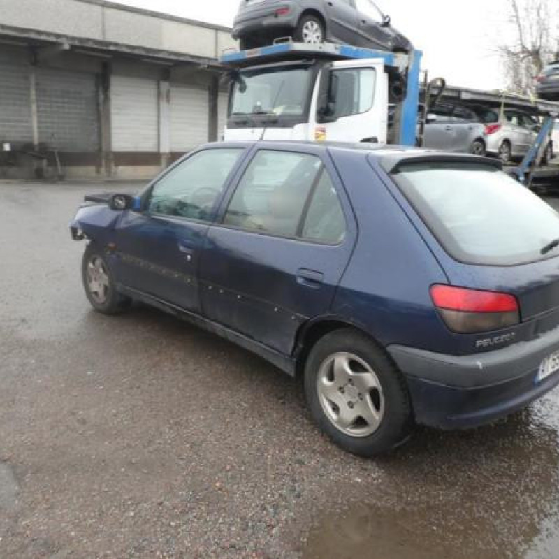 Vitre avant droit PEUGEOT 306 Photo n°9