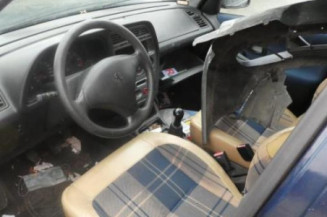 Vitre avant droit PEUGEOT 306