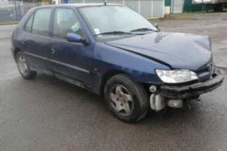 Vitre avant droit PEUGEOT 306