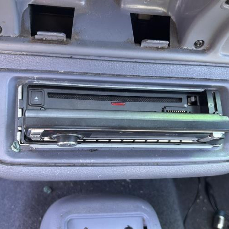 Attache ceinture arriere droit RENAULT TWINGO 1 Photo n°17