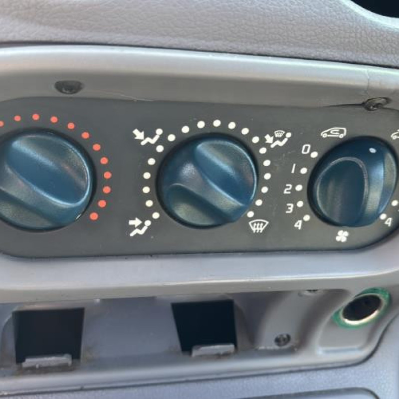 Attache ceinture arriere droit RENAULT TWINGO 1 Photo n°18