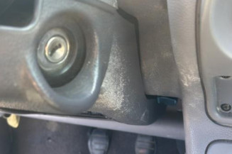Attache ceinture arriere droit RENAULT TWINGO 1