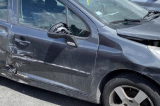 Attache ceinture avant gauche PEUGEOT 207