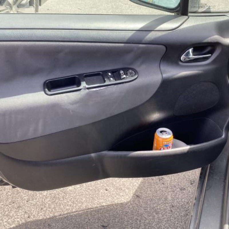 Attache ceinture avant gauche PEUGEOT 207 Photo n°12