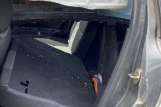 Attache ceinture avant gauche PEUGEOT 207