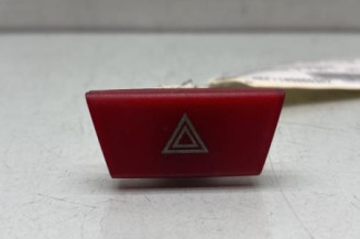 Bouton de warning PEUGEOT 107 Photo n°1
