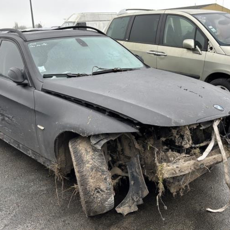 Vitre avant droit BMW SERIE 3 E91 Photo n°6