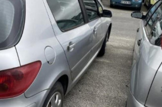 Attache ceinture avant gauche PEUGEOT 307