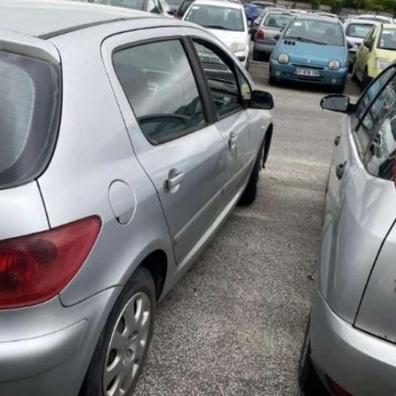 Attache ceinture avant gauche PEUGEOT 307 Photo n°6