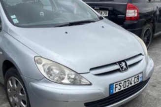 Attache ceinture avant gauche PEUGEOT 307