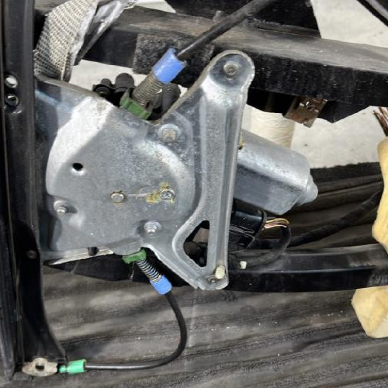 Leve vitre electrique avant gauche AUDI A4 1 Photo n°1