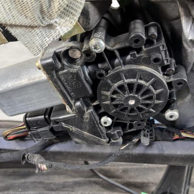 Leve vitre electrique avant gauche AUDI A4 1 Photo n°3