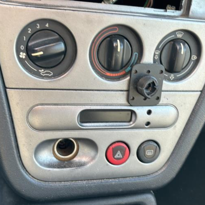 Bouton de warning PEUGEOT 306 Photo n°20