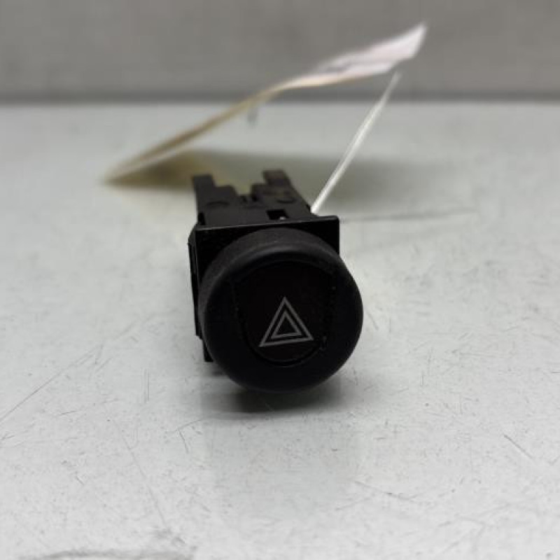 Bouton de warning PEUGEOT PARTNER 1 Photo n°1