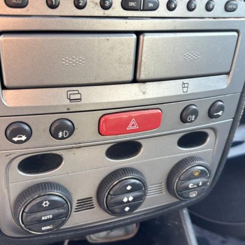 Interrupteur de leve vitre avant droit ALFA ROMEO 147 Photo n°19