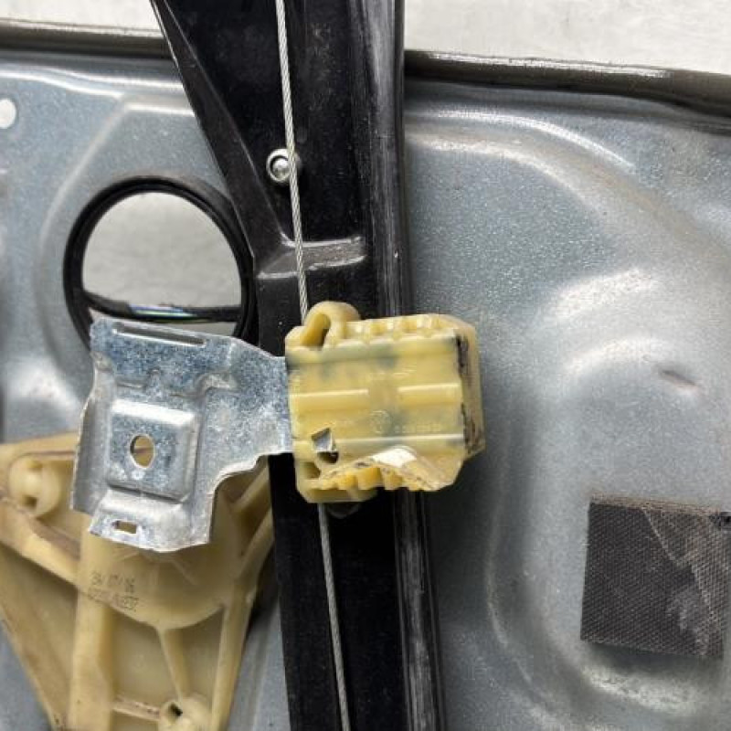 Leve vitre electrique avant droit VOLKSWAGEN POLO 4 Photo n°4