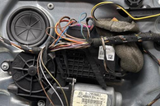 Leve vitre electrique avant gauche VOLKSWAGEN POLO 4