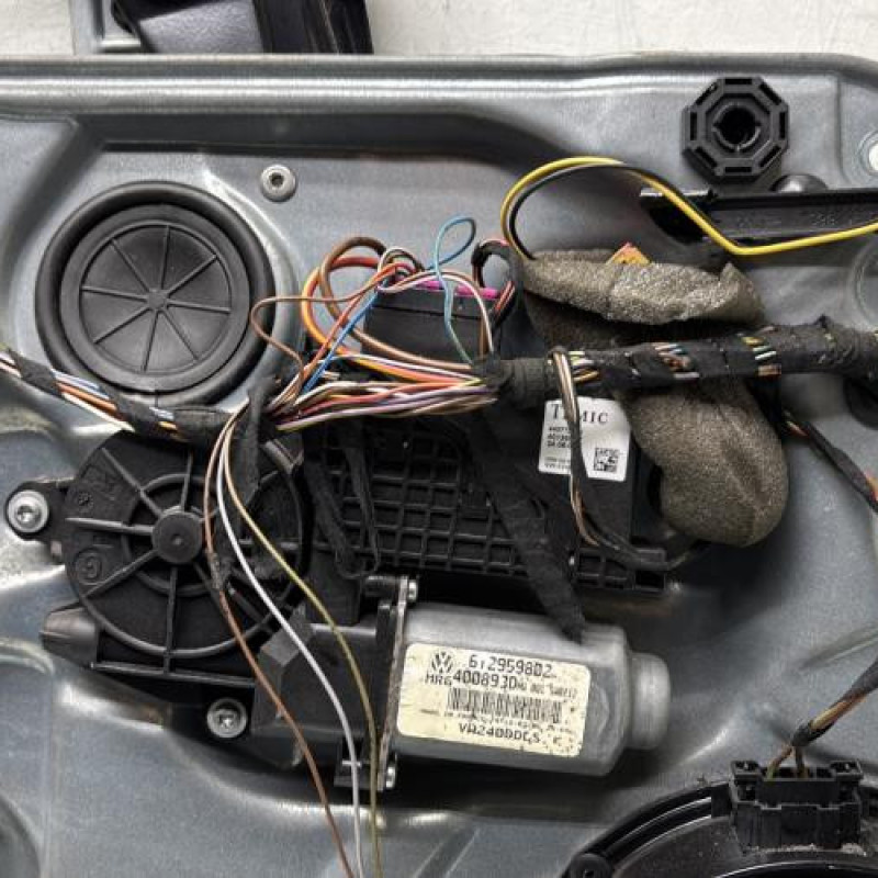 Leve vitre electrique avant gauche VOLKSWAGEN POLO 4 Photo n°2