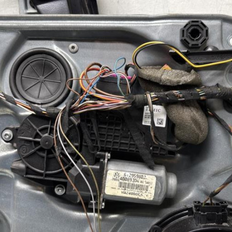 Leve vitre electrique avant gauche VOLKSWAGEN POLO 4