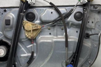 Leve vitre electrique avant gauche VOLKSWAGEN POLO 4