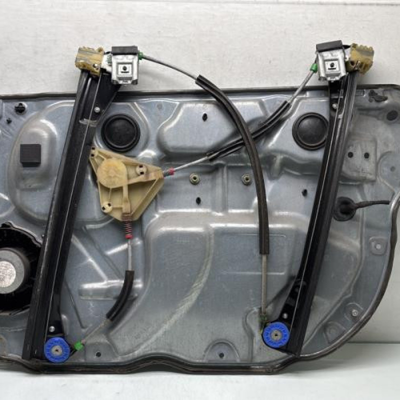 Leve vitre electrique avant gauche VOLKSWAGEN POLO 4 Photo n°3