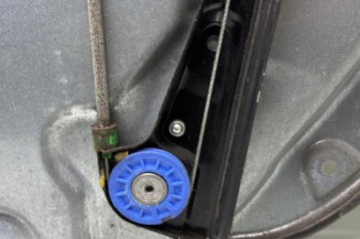 Leve vitre electrique avant gauche VOLKSWAGEN POLO 4