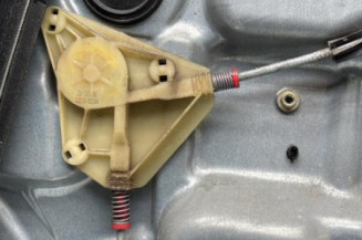 Leve vitre electrique avant gauche VOLKSWAGEN POLO 4