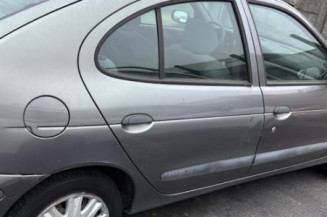 Poignee interieur arriere droit RENAULT MEGANE 1