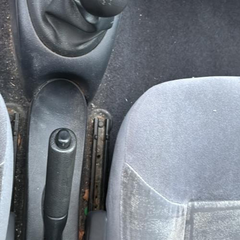 Poignee interieur arriere droit RENAULT MEGANE 1 Photo n°18