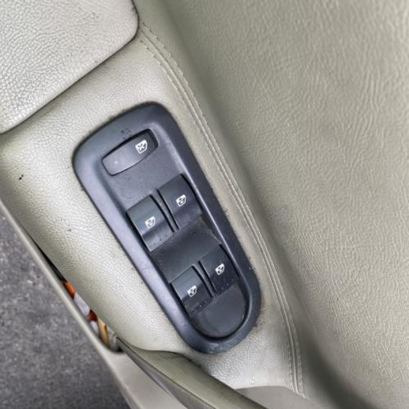Vitre arriere droit RENAULT SCENIC 2 Photo n°14