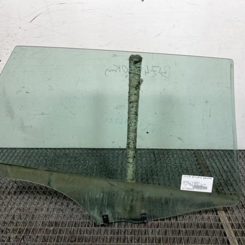 Vitre arriere gauche PEUGEOT 407 Photo n°4