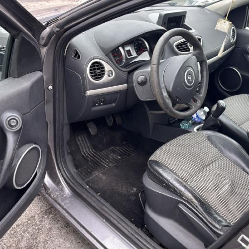 Porte avant droit RENAULT CLIO 3 Photo n°17