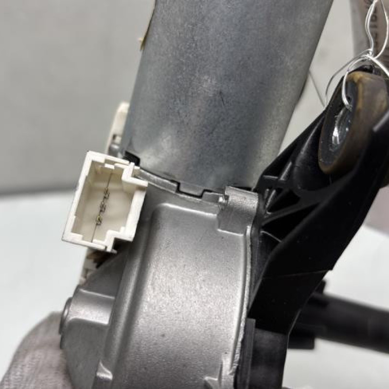 Moteur essuie glace arriere RENAULT CLIO 3 Photo n°4