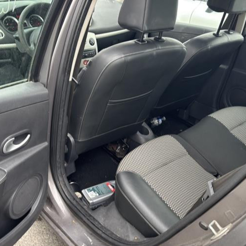 Vitre arriere gauche RENAULT CLIO 3 Photo n°14