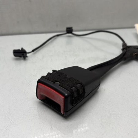 Attache ceinture avant gauche AUDI A4 3 Photo n°1