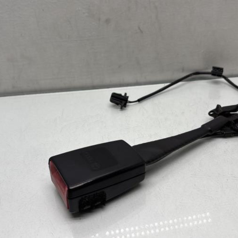 Attache ceinture avant gauche AUDI A4 3 Photo n°2