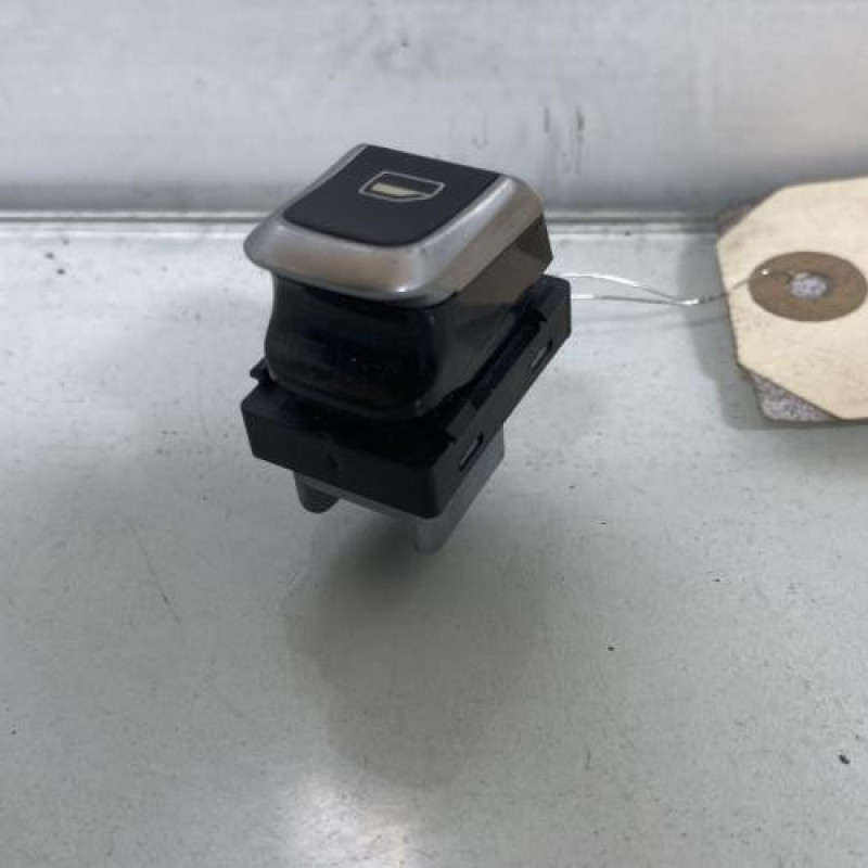 Interrupteur de leve vitre arriere gauche AUDI A4 3 Photo n°1