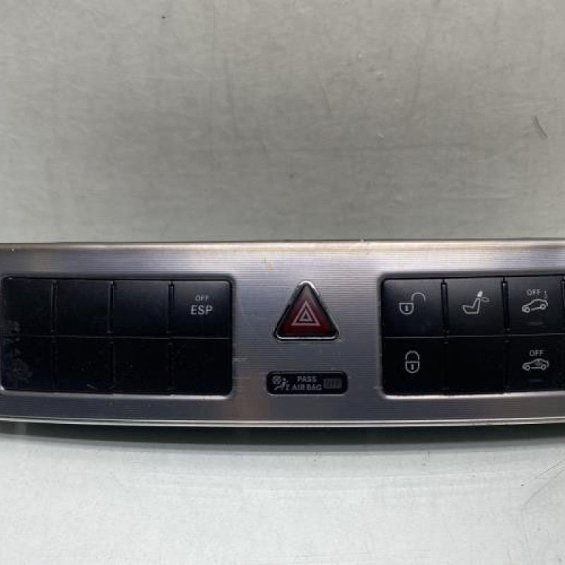 Bouton de warning MERCEDES CLASSE C 203 Photo n°1