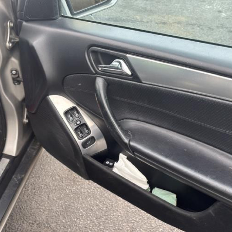 Interrupteur de leve vitre arriere gauche MERCEDES CLASSE C 203 Photo n°20
