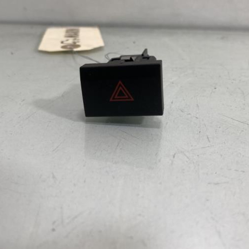 Bouton de warning VOLKSWAGEN POLO 5 Photo n°1