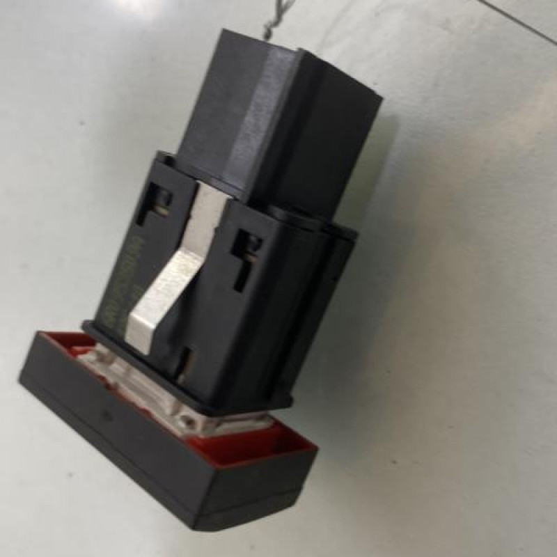 Bouton de warning VOLKSWAGEN POLO 5 Photo n°5