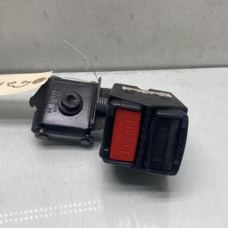 Attache ceinture arriere gauche RENAULT CLIO 2 Photo n°3