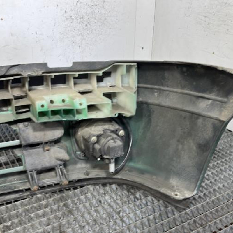 Pare choc avant RENAULT CLIO 2 Photo n°4