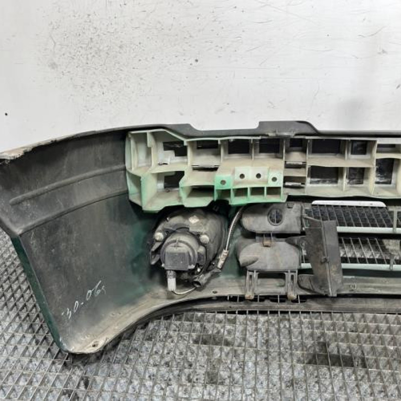 Pare choc avant RENAULT CLIO 2 Photo n°6